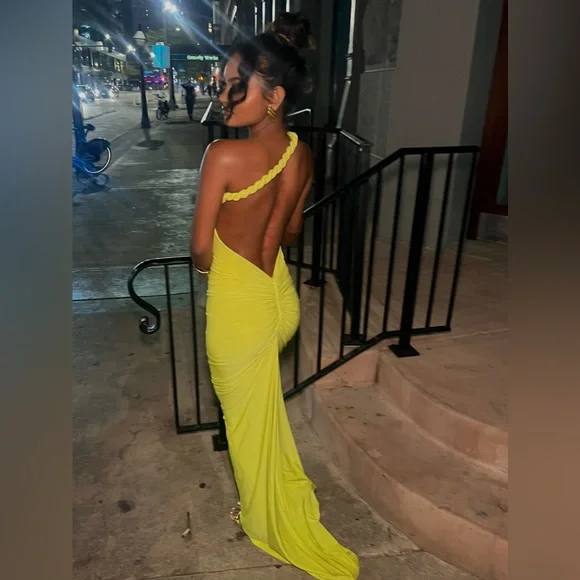 Backless dress - Picture 4 of 5